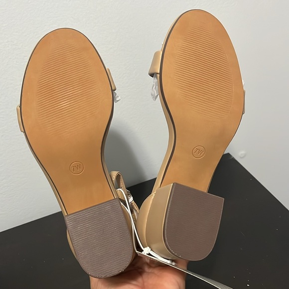 NEW Amazon Essentials Two Strap Heeled Sandal - Picture 4 of 6